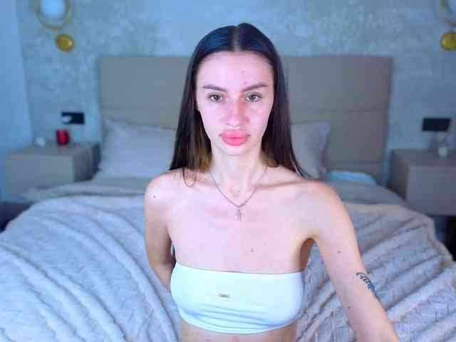 SnowWhiteee webcam