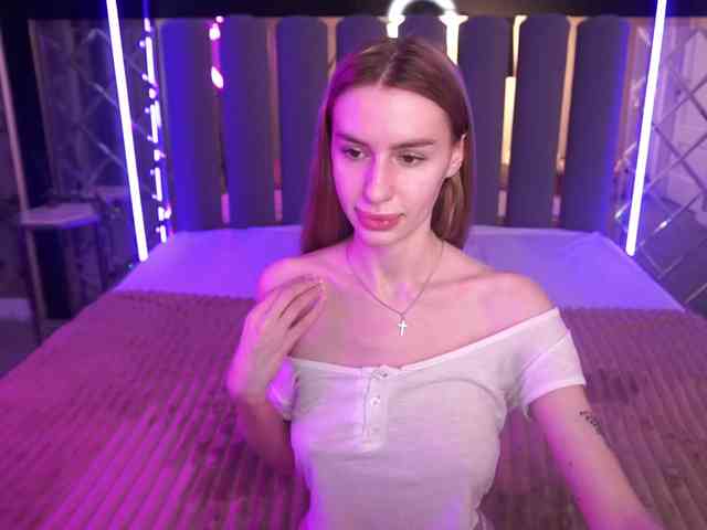 SnowWhiteee webcam
