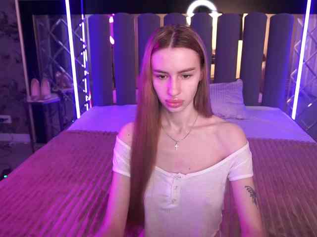 SnowWhiteee webcam
