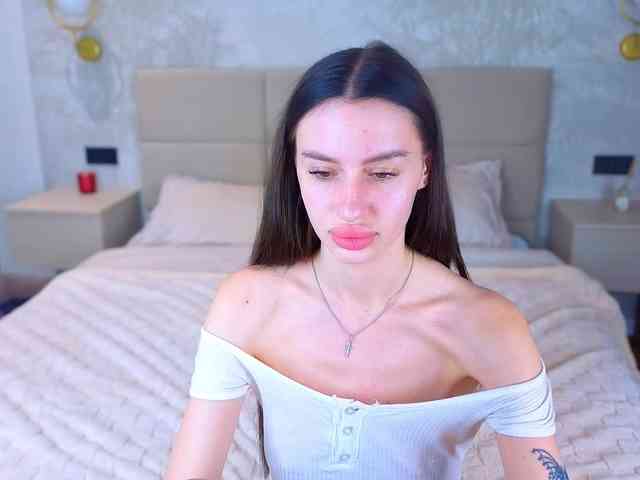 SnowWhiteee webcam