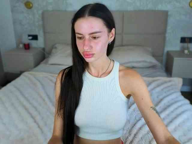 SnowWhiteee webcam