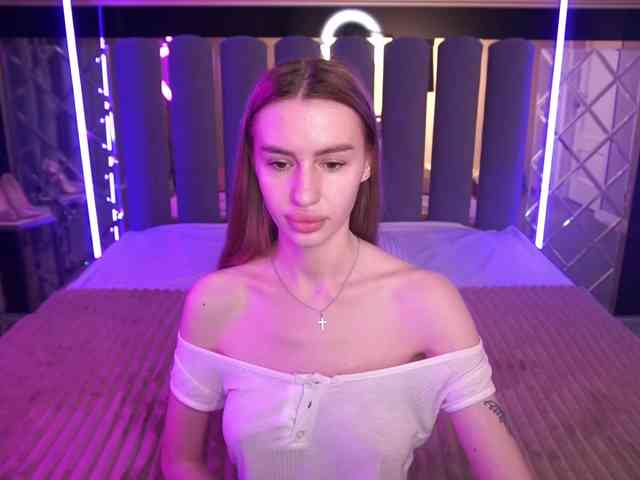 SnowWhiteee webcam