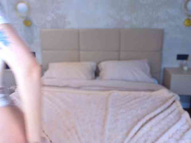 SnowWhiteee webcam
