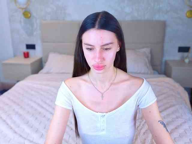 SnowWhiteee webcam