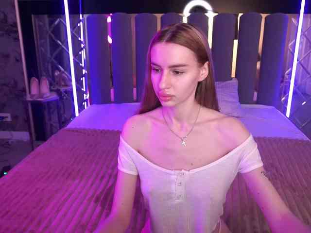SnowWhiteee webcam