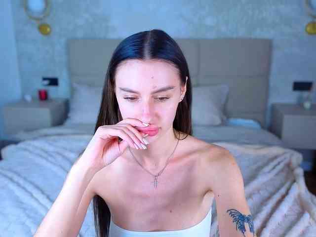 SnowWhiteee webcam