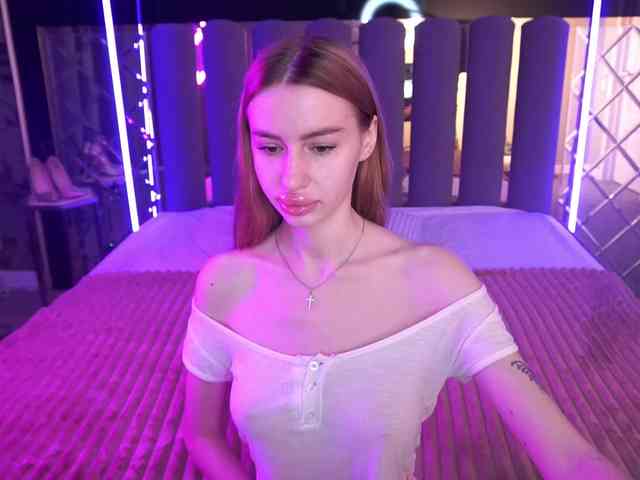 SnowWhiteee webcam
