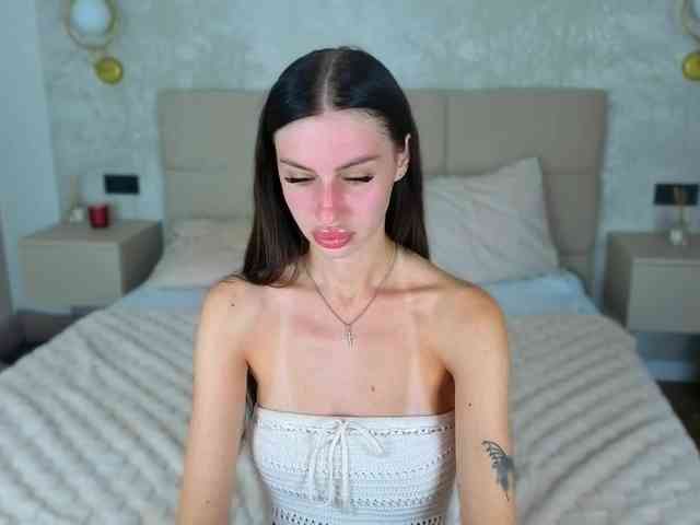 SnowWhiteee webcam