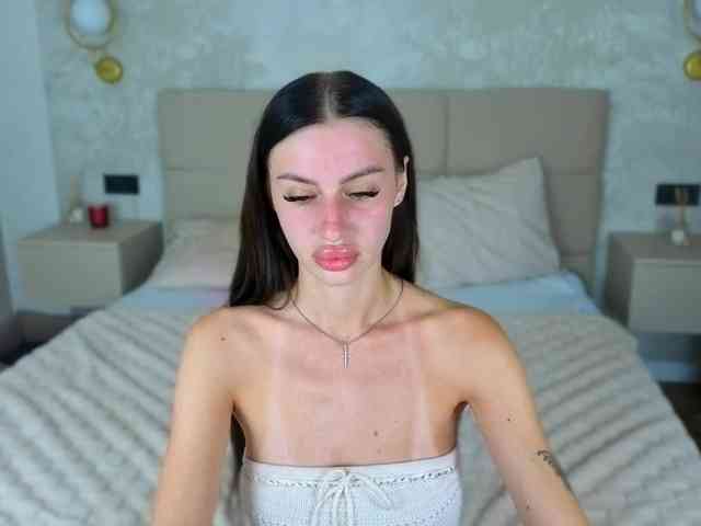 SnowWhiteee webcam