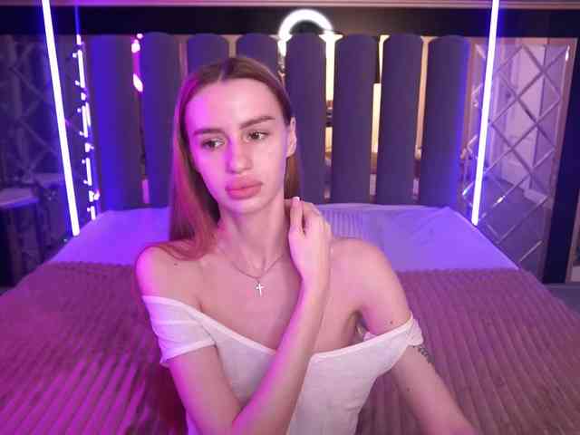 SnowWhiteee webcam