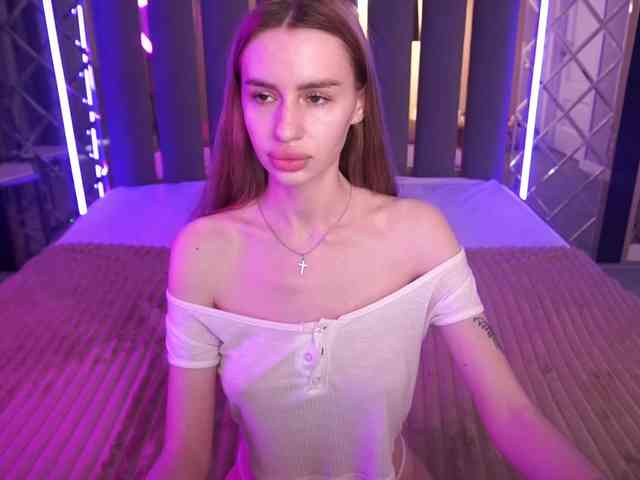 SnowWhiteee webcam