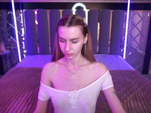 SnowWhiteee webcam