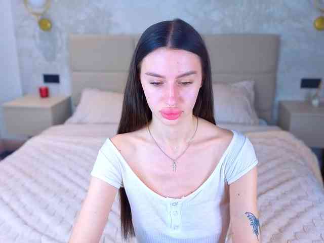 SnowWhiteee webcam