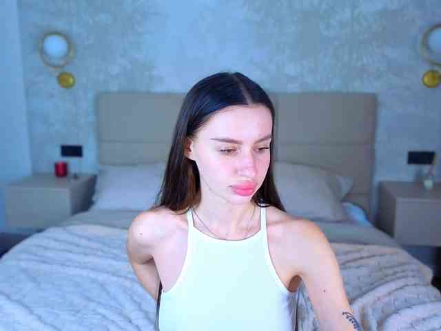 SnowWhiteee webcam