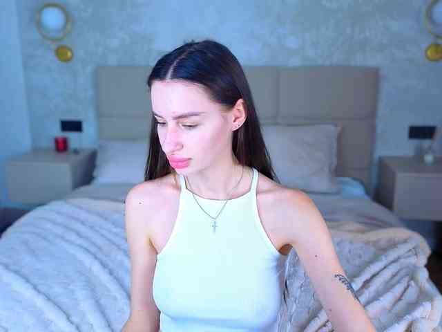 SnowWhiteee webcam