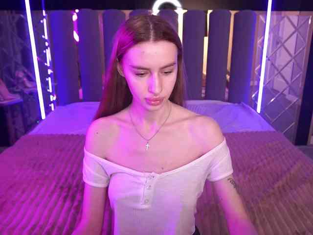 SnowWhiteee webcam