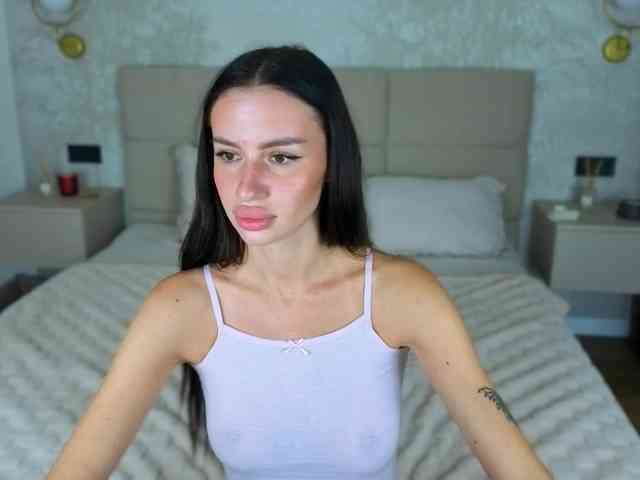SnowWhiteee webcam