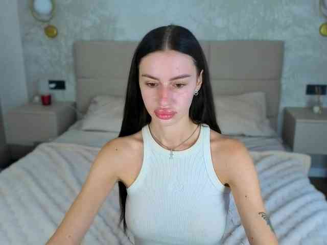 SnowWhiteee webcam