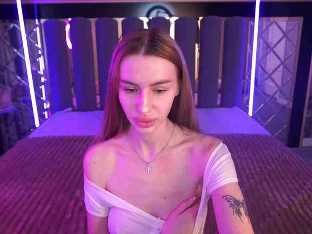SnowWhiteee webcam