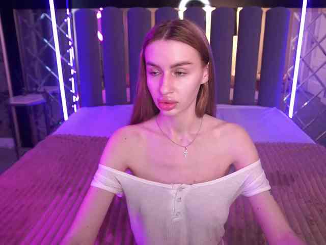 SnowWhiteee webcam