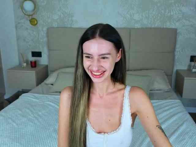 SnowWhiteee webcam