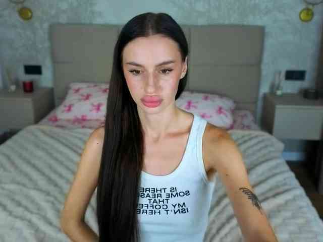 SnowWhiteee webcam