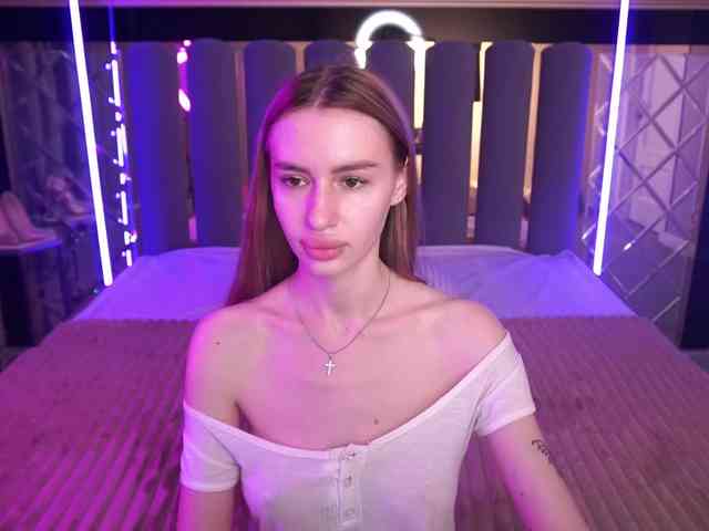 SnowWhiteee webcam