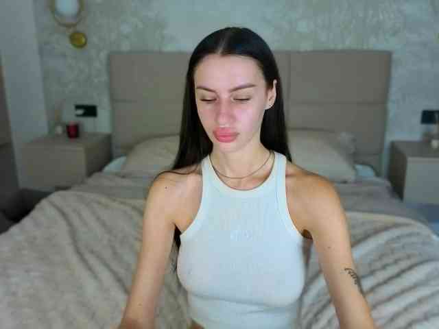 SnowWhiteee webcam