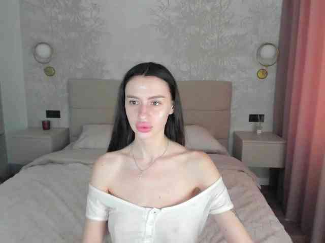 SnowWhiteee webcam