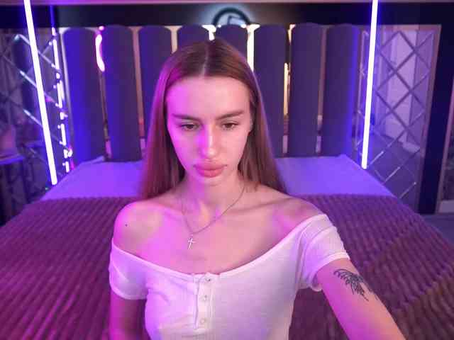 SnowWhiteee webcam