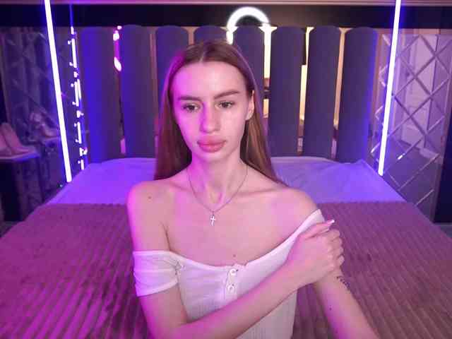SnowWhiteee webcam