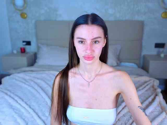 SnowWhiteee webcam