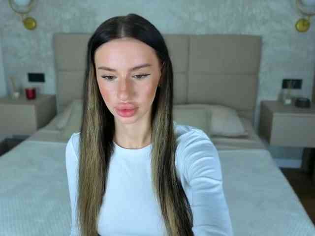 SnowWhiteee webcam