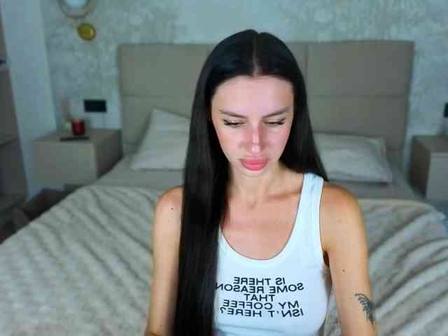 SnowWhiteee webcam