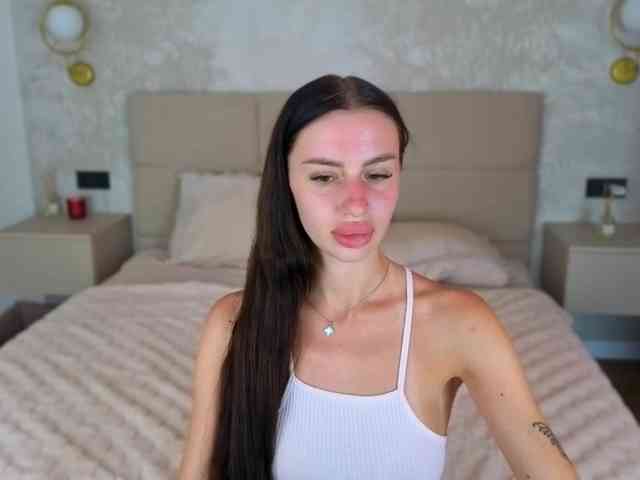 SnowWhiteee webcam