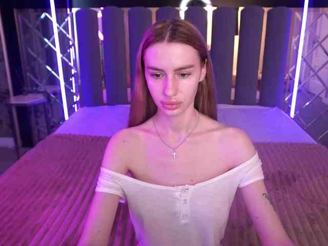 SnowWhiteee webcam