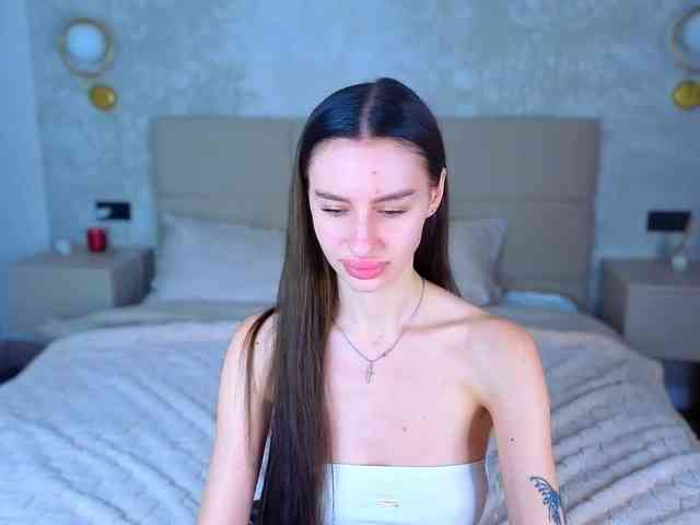 SnowWhiteee webcam