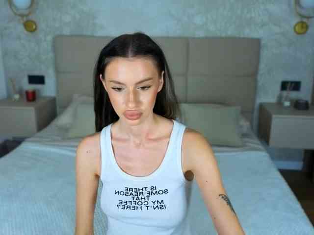 SnowWhiteee webcam
