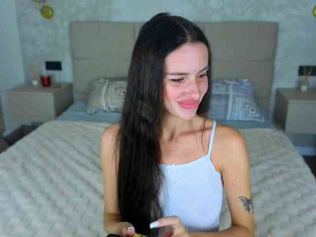 SnowWhiteee webcam