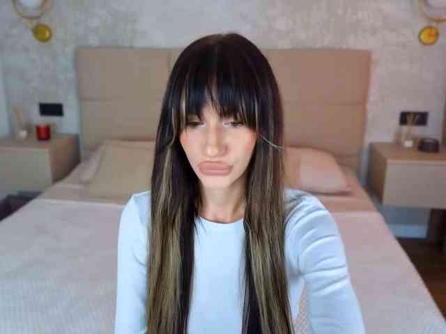 SnowWhiteee webcam