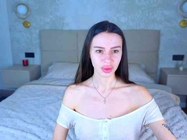 SnowWhiteee webcam