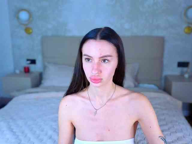 SnowWhiteee webcam