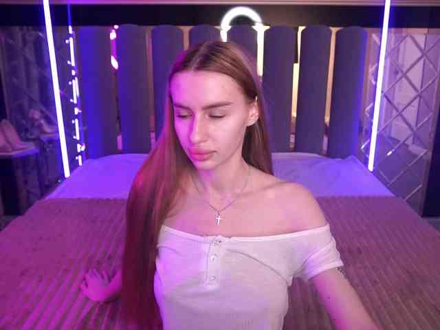 SnowWhiteee webcam
