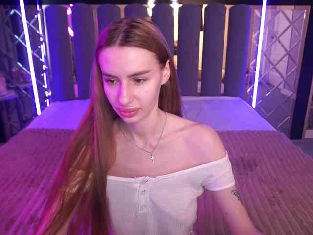 SnowWhiteee webcam