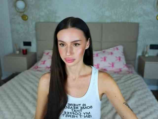 SnowWhiteee webcam