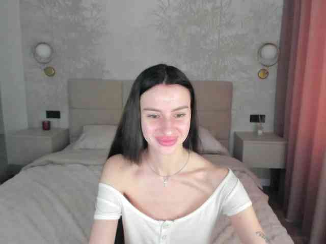SnowWhiteee webcam