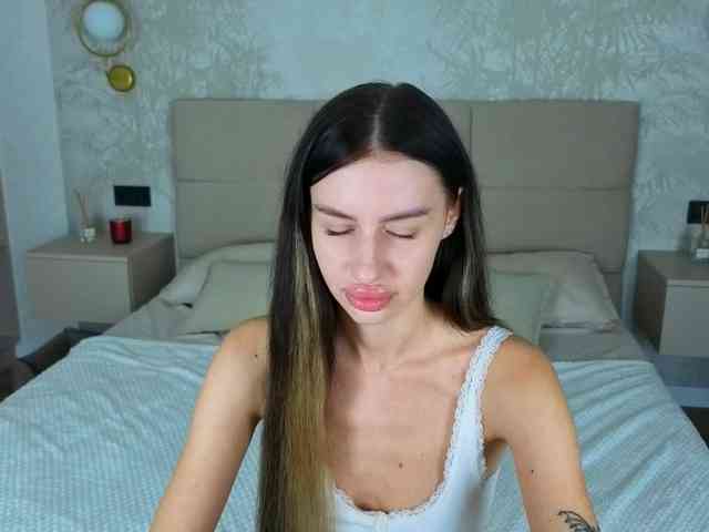 SnowWhiteee webcam
