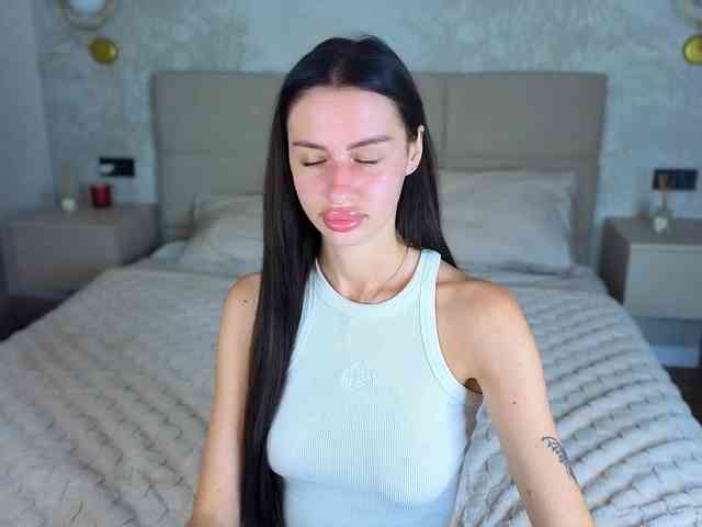 SnowWhiteee webcam