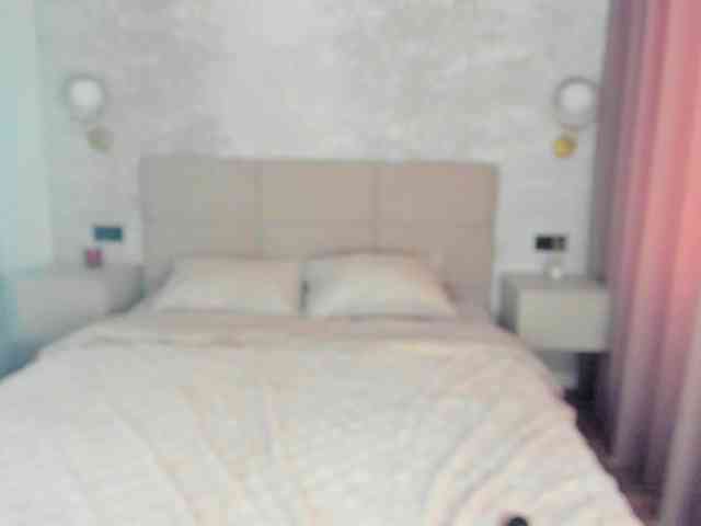 SnowWhiteee webcam