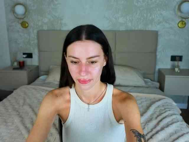 SnowWhiteee webcam